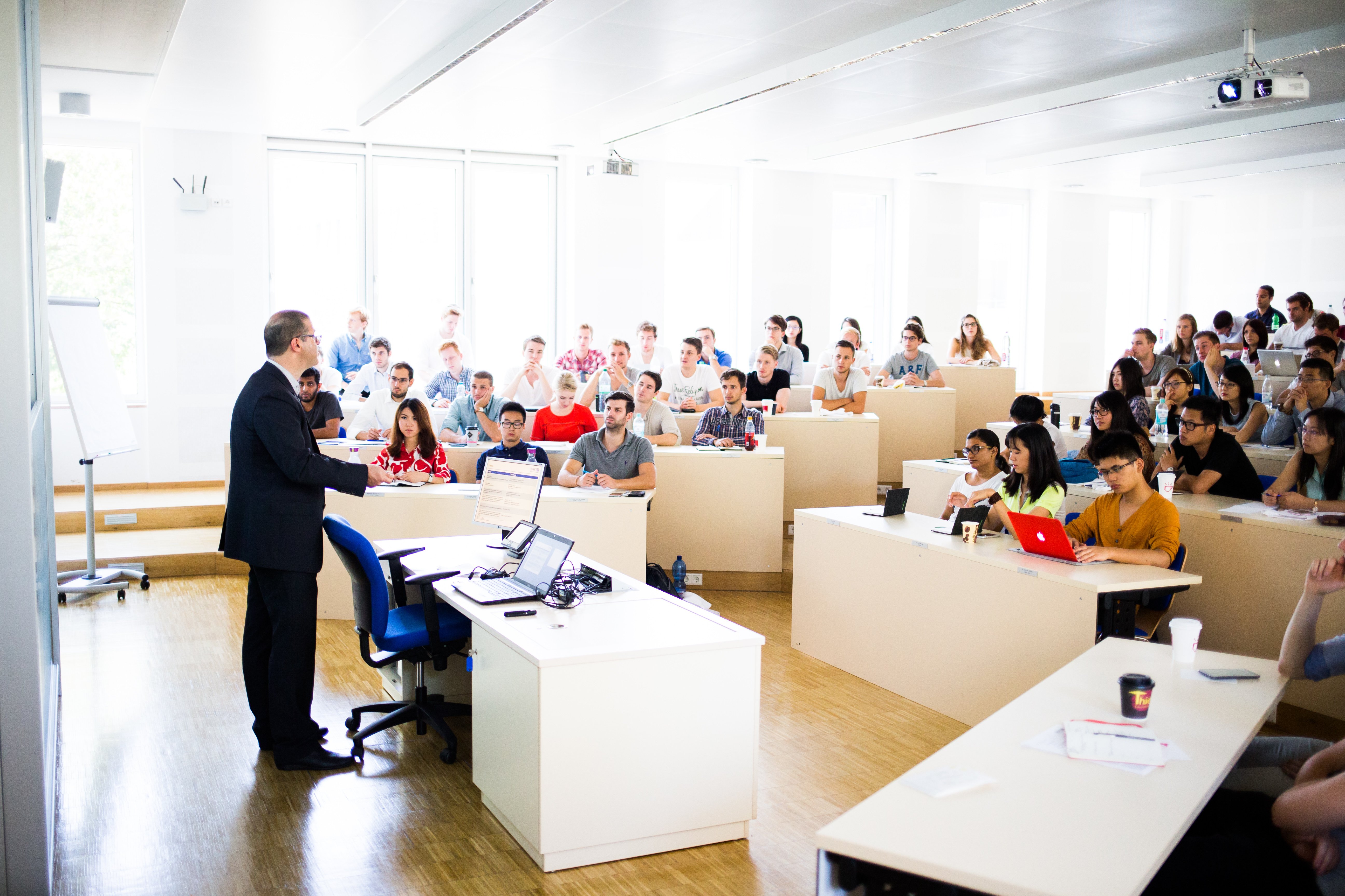 WHU - Otto Beisheim School of Management - Profil bei squeaker.net