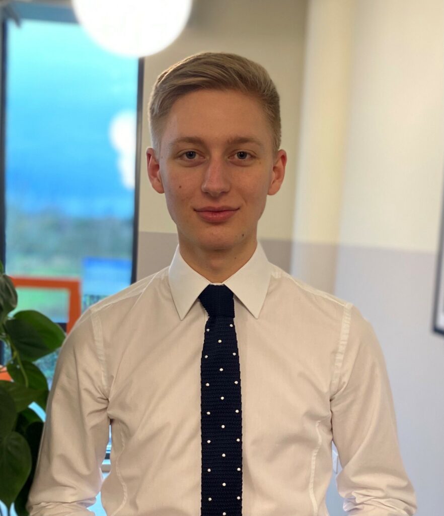 Intern @ Deutsche Bank Management Consulting 1 Stefan Bauer intern DBMC