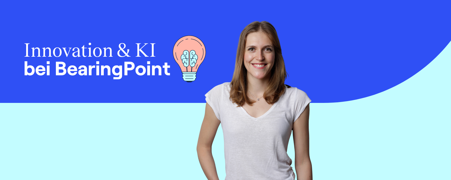 Frau mit weißem T-Shirt lächelt vor blauem Hintergrund. Links daneben steht der Text ‚Innovation & KI bei BearingPoint‘ mit einer illustrierten Glühbirne, in der ein Gehirn dargestellt ist.