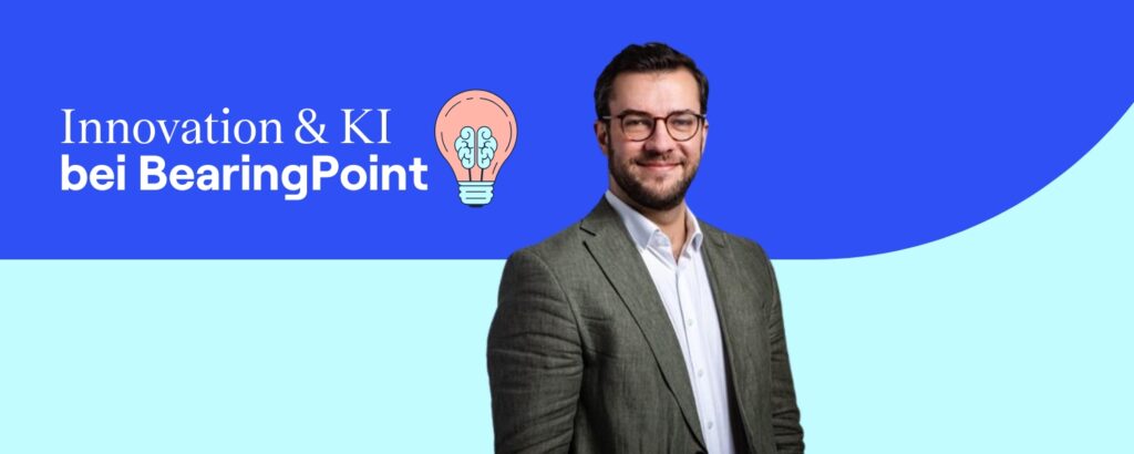 Ratgeber 5 Mann im Anzug lächelt vor blauem Hintergrund. Links daneben steht der Text ‚Innovation & KI bei BearingPoint‘ mit einer illustrierten Glühbirne, in der ein Gehirn dargestellt ist.